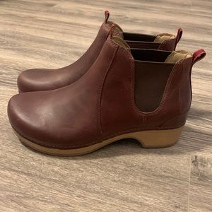 Dansko Barbara boot size 39 Bergundy